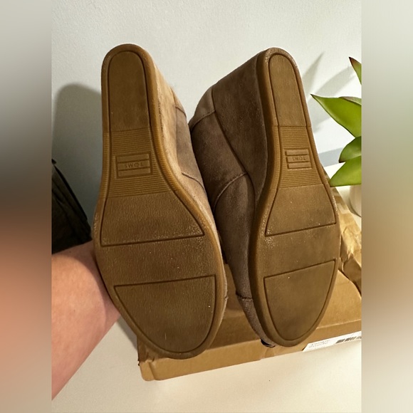 Toms Dessert Wedge Taupe Suede Bootie - Picture 5 of 5